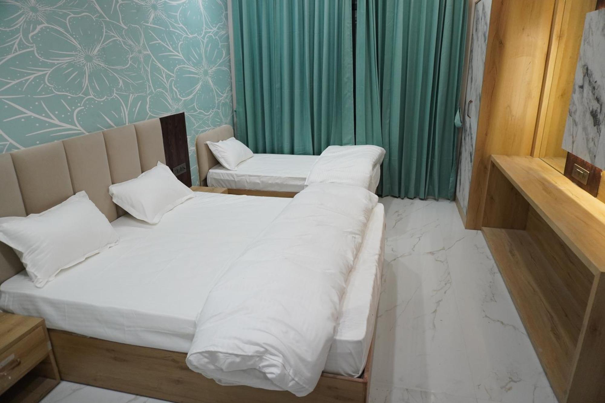 Hotel Heera Palace Khātu Zewnętrze zdjęcie