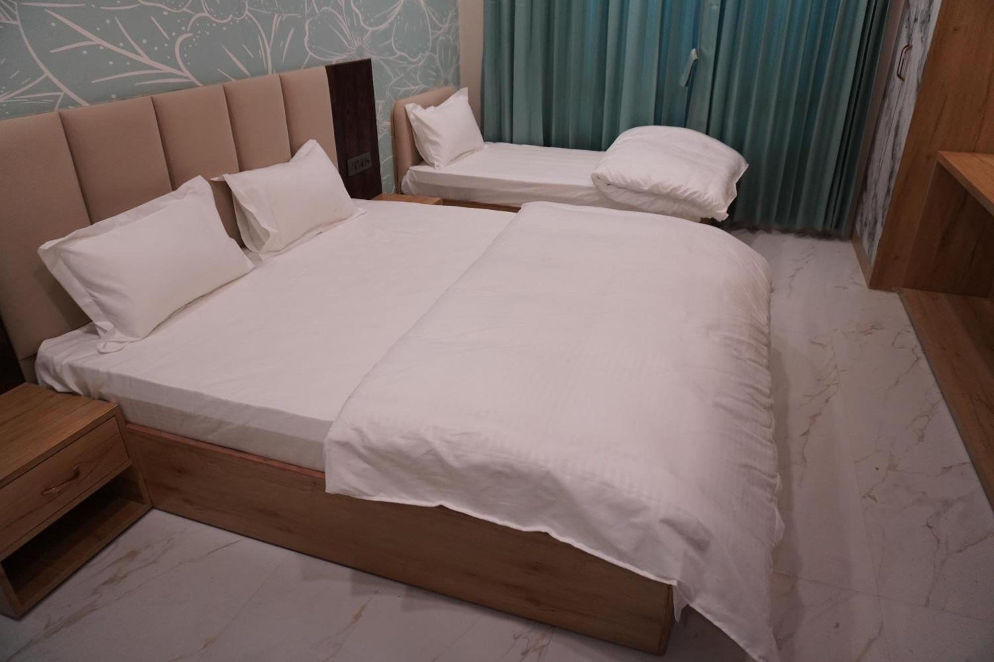 Hotel Heera Palace Khātu Zewnętrze zdjęcie