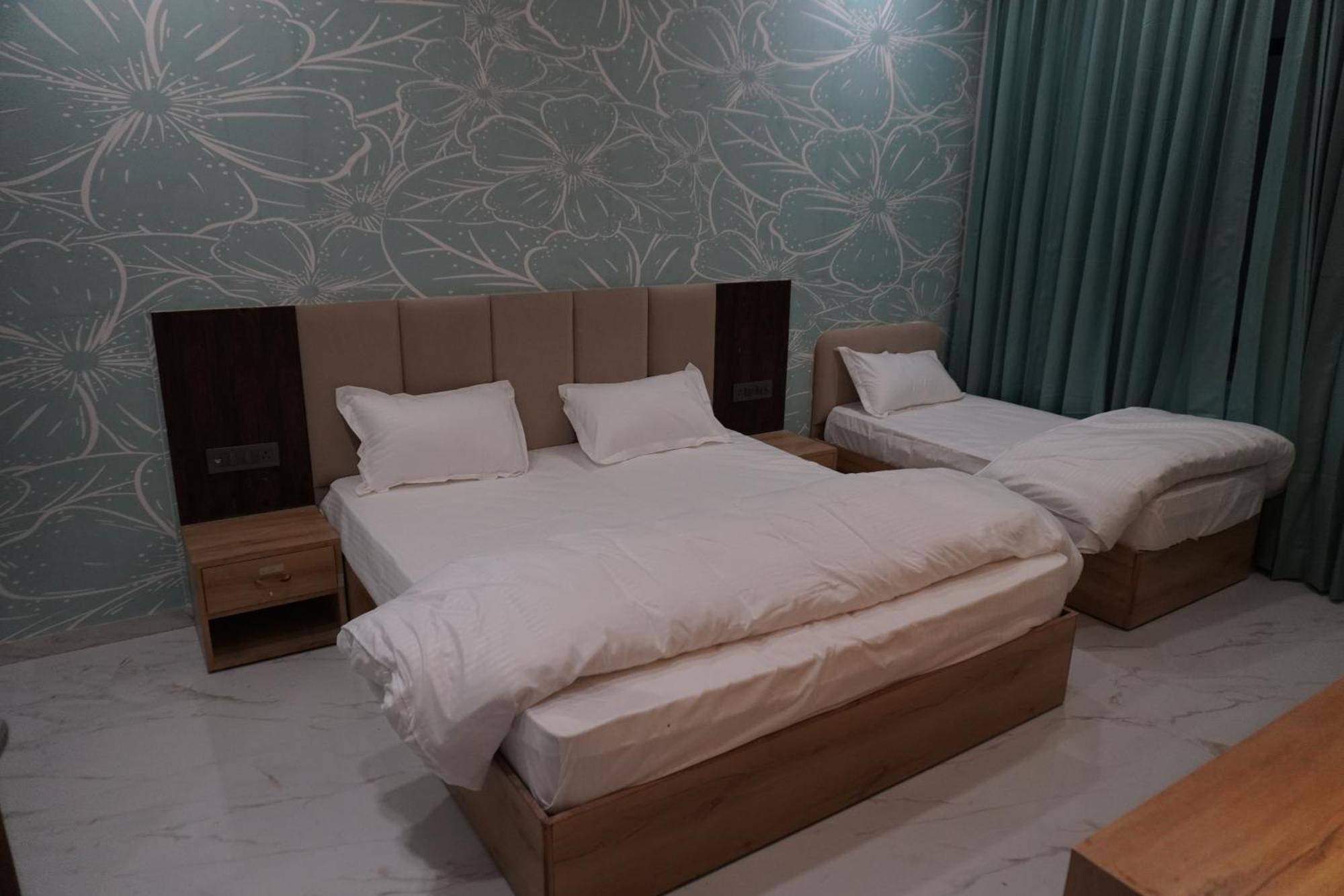 Hotel Heera Palace Khātu Zewnętrze zdjęcie