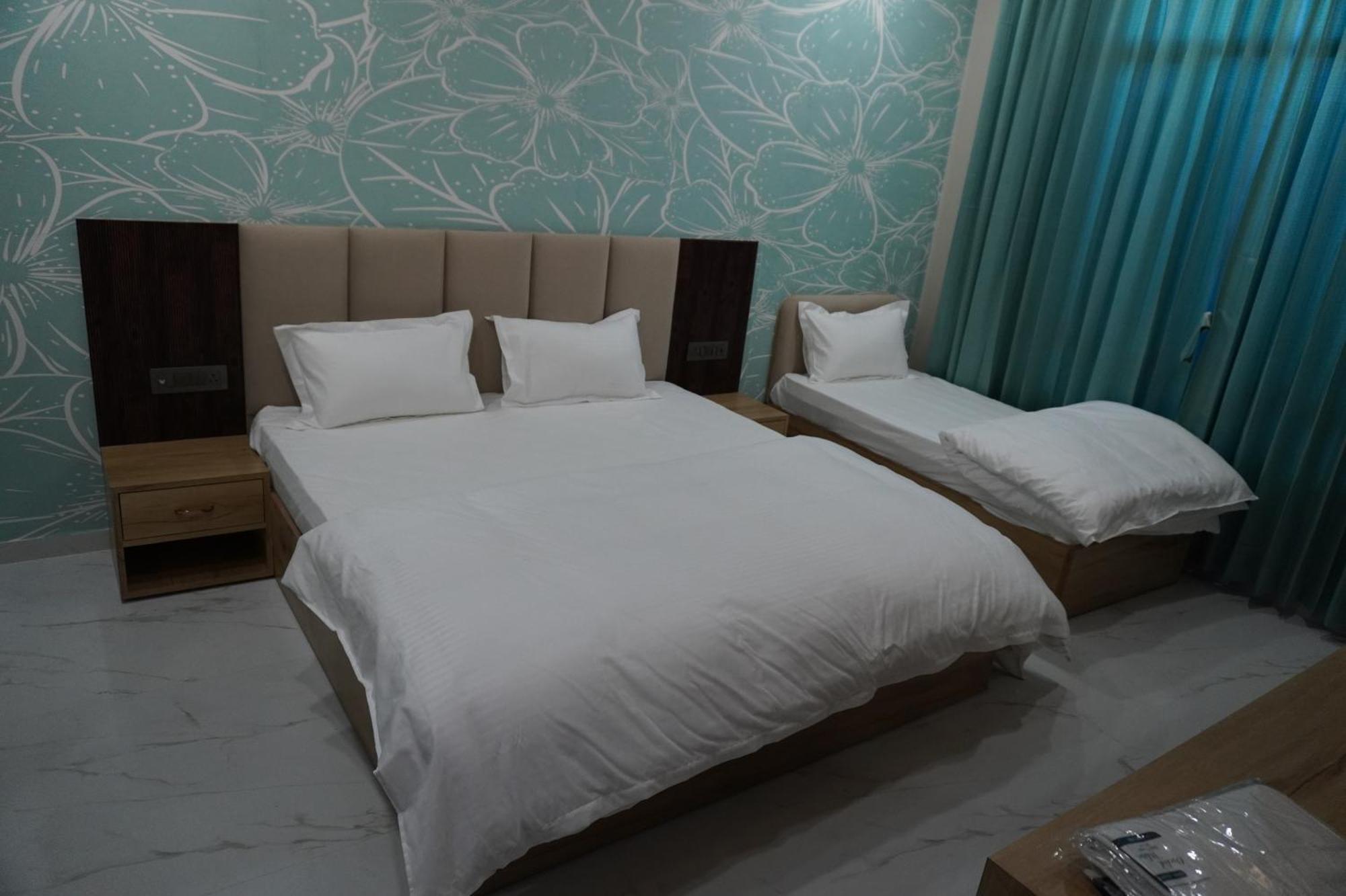 Hotel Heera Palace Khātu Zewnętrze zdjęcie