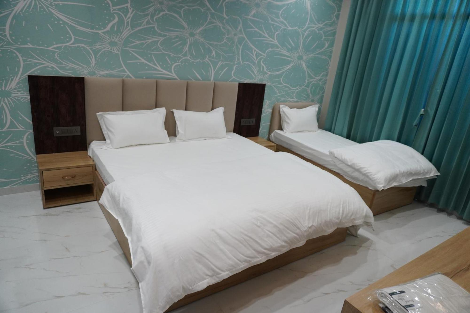 Hotel Heera Palace Khātu Zewnętrze zdjęcie