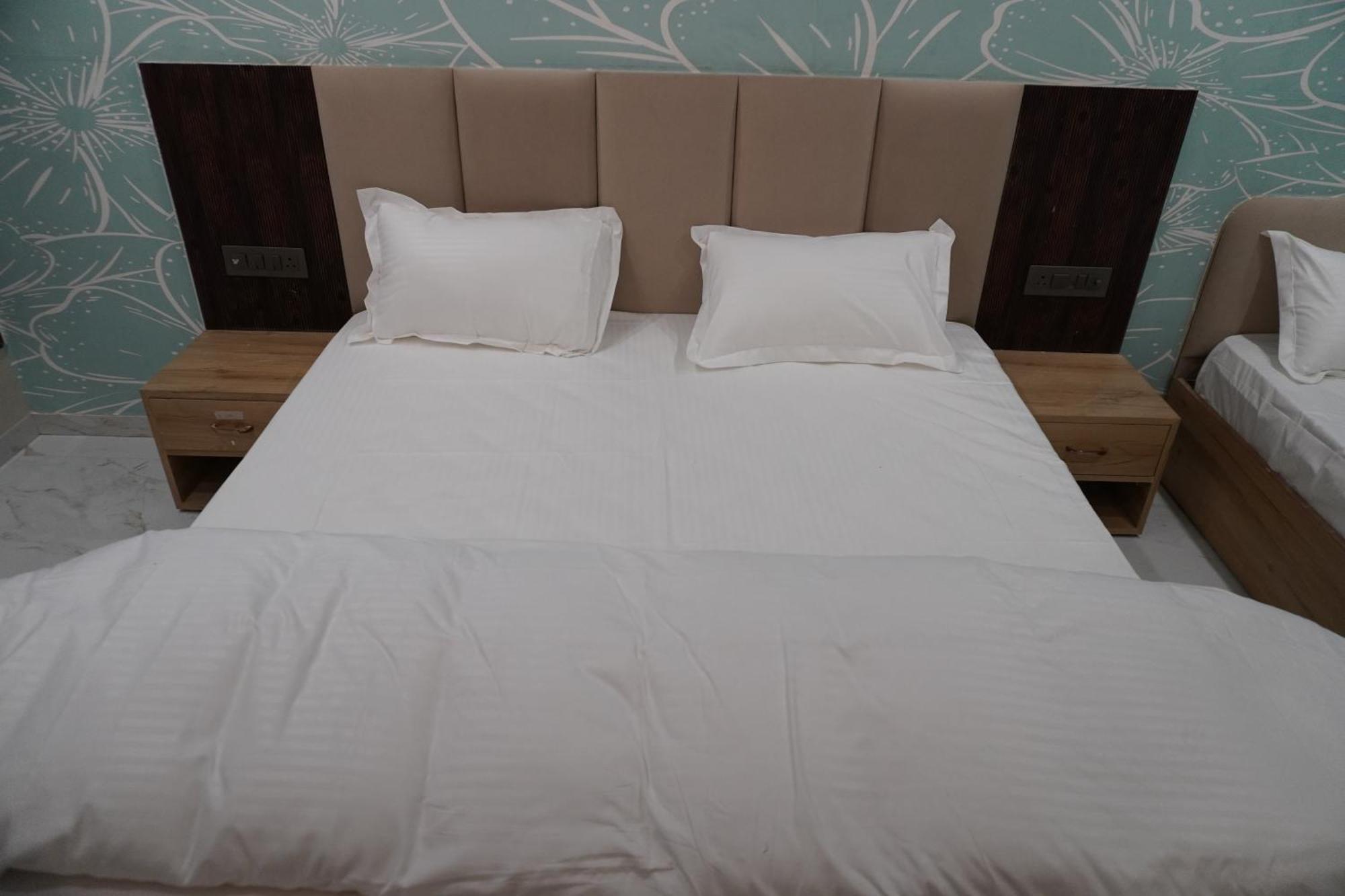 Hotel Heera Palace Khātu Zewnętrze zdjęcie