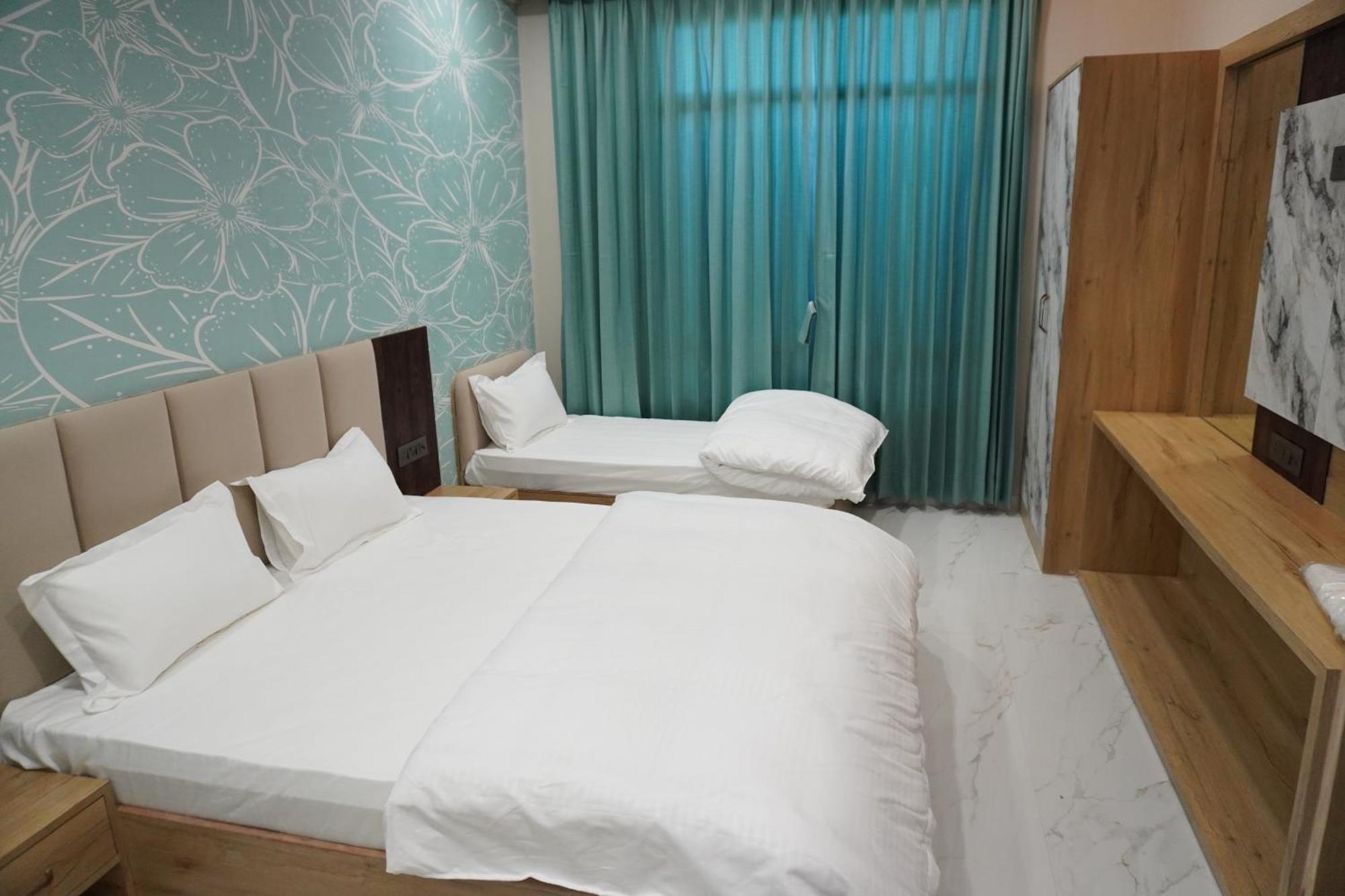 Hotel Heera Palace Khātu Zewnętrze zdjęcie