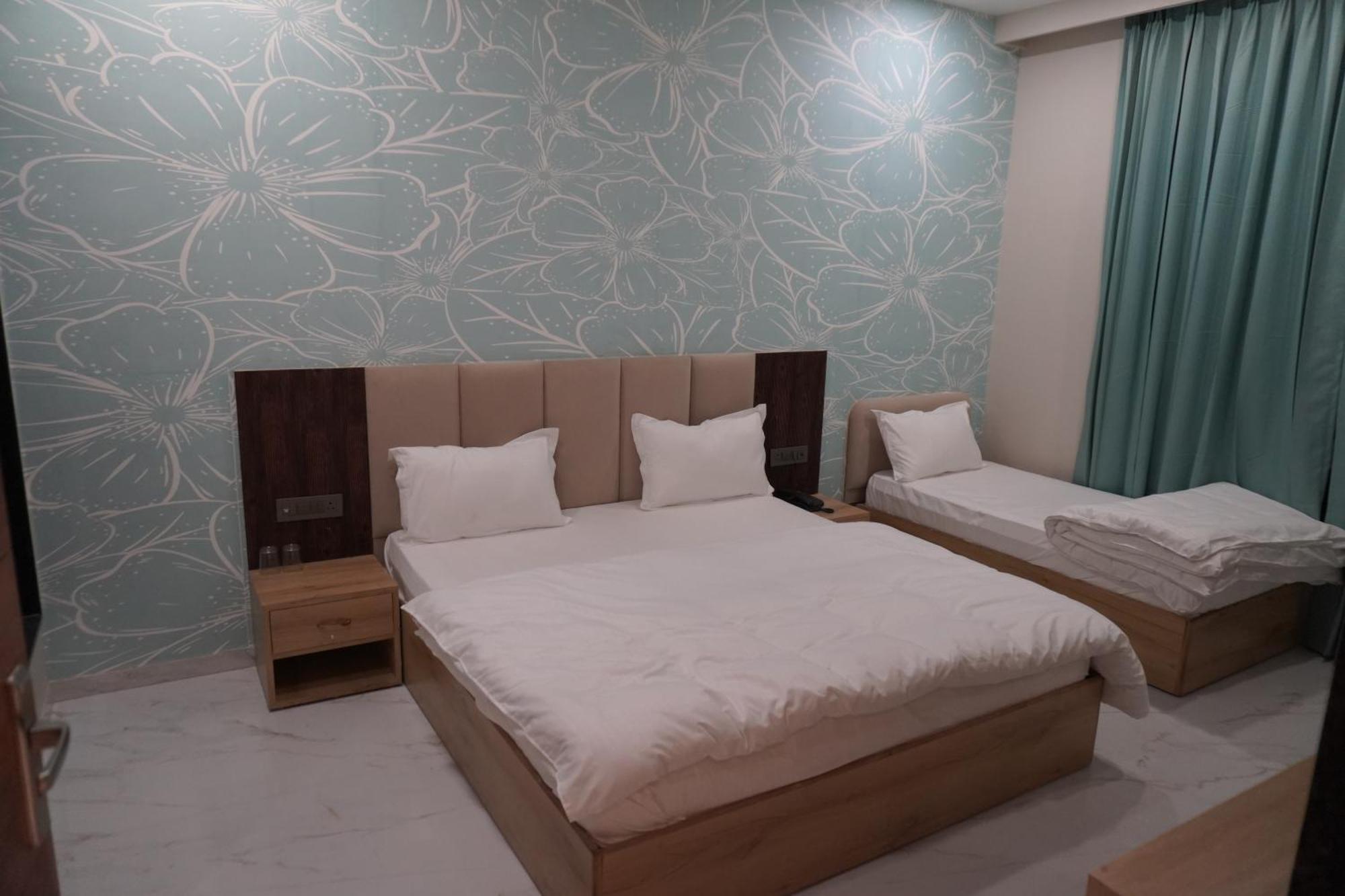 Hotel Heera Palace Khātu Zewnętrze zdjęcie