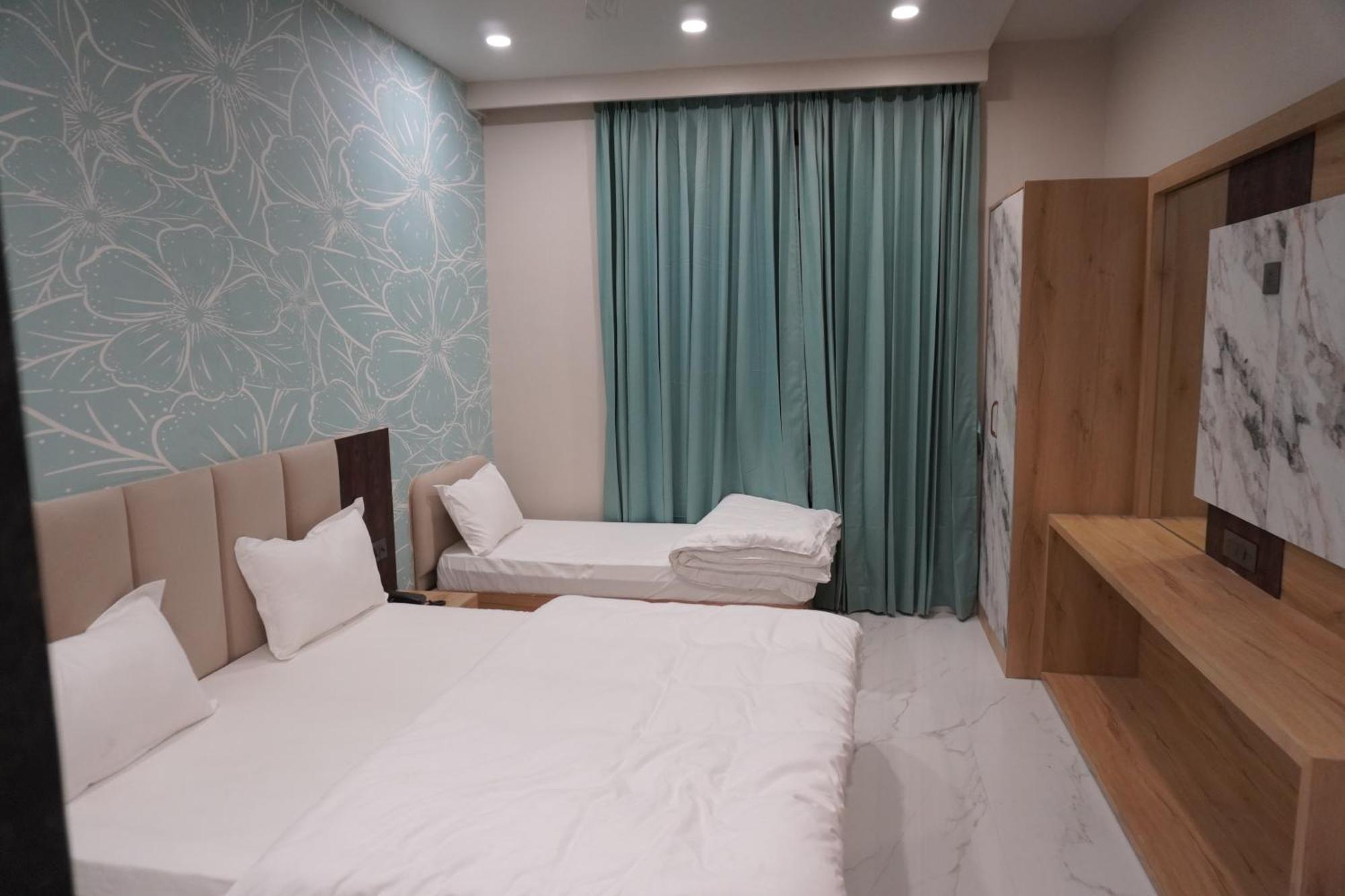 Hotel Heera Palace Khātu Zewnętrze zdjęcie